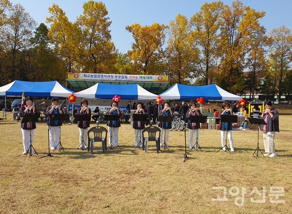  강민자(23기)동문과 오카리나 공연단