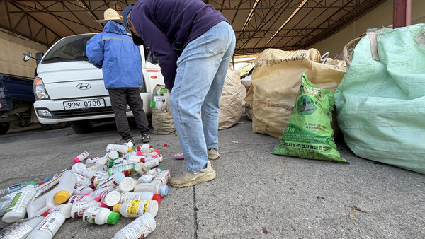 송포농협과 농업경영인 송포지구회는 빈 농약병 등도 철저하게 분리수거해 환경활동을 꼼꼼하게 진행했다.