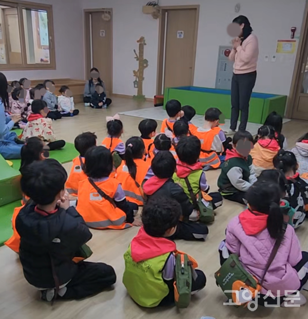 해당 시립어린이집이 외부 활동에 나서기 전, 전체 원아들을 대상으로 기도를 강요한 혐의를 받고 있는 제보영상.