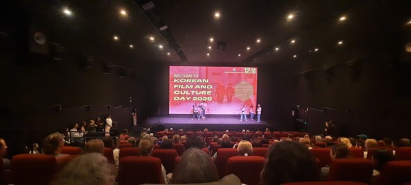 한국문화의날 행사장 풍경 ; 현지인들이 태권도 무예를 익혀 시범을 보이고있다. [이철규 북유럽특파원]