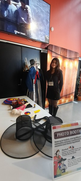 한국체험부스 행사진행요원으로 활동한 살로메(Salome)학생 , 그녀는 행사 후 한국 유학을 떠날 예정이다.  [이철규 북유럽특파원]