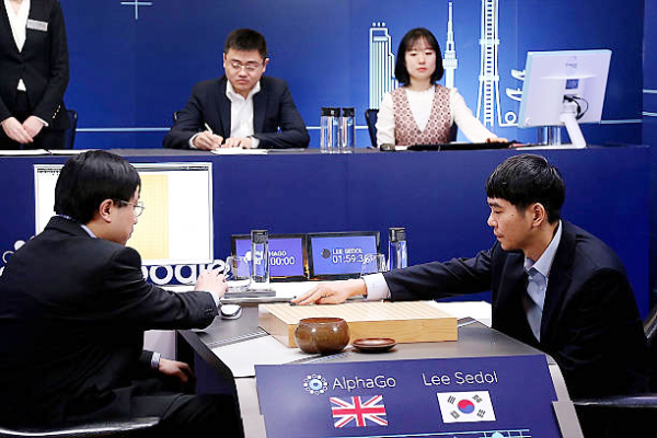 알파고-이세돌 바둑 대국 장면 [이미지출처 = 박종서 교수 발제 자료]