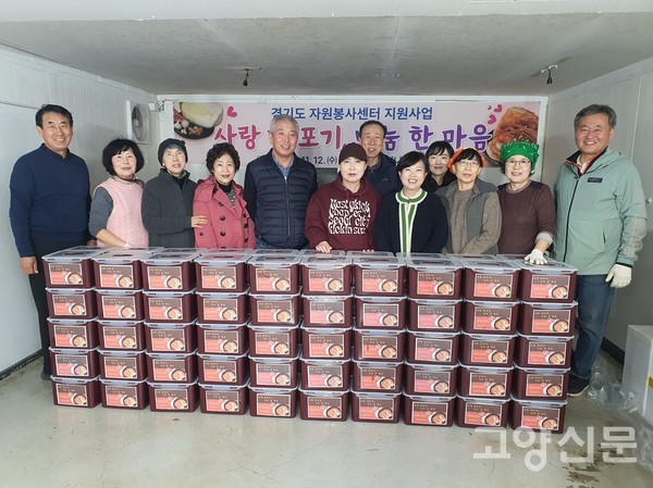 총 100여 박스의 김장을 이틀간 버무렸다.