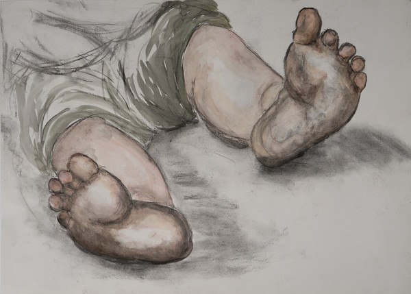 김소망군이 자신의 발을 그렸다.