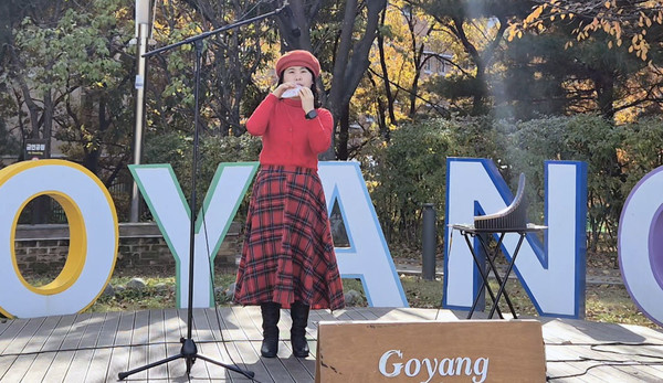 버스킹을 하는 박선화씨. 