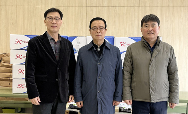 하늘비전교회가 지역의 저소득층을 위한 ‘사랑 나눔 쌀’을 행신4동에 전달했다.