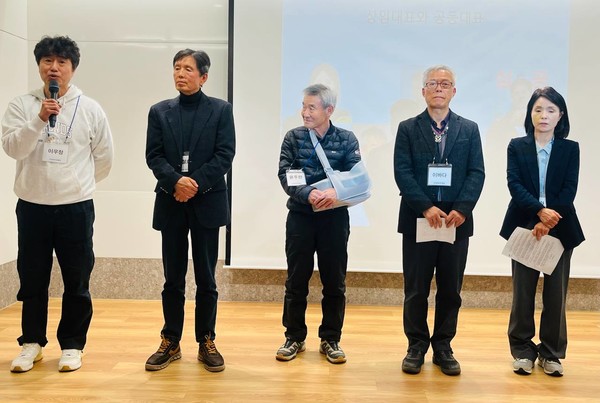 (왼쪽부터) 이우창 세월호시민모임 활동가, 임철호 전 고양시걷기연맹 회장, 윤주한 고양마을포럼 대표, 이바다 평화누리 상임대표, 이영아 전 고양신문 대표.