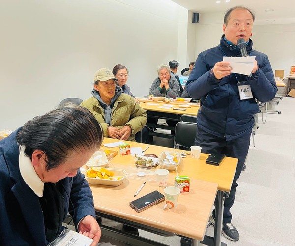 조별 토론후 발표를 하고 있는 김범수 자치연구소장