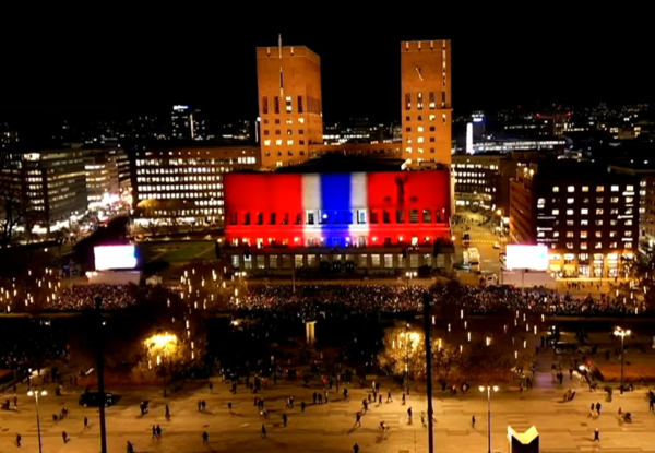 노르웨이 월드컵 본선진출확정 오슬로 시청사 환영행사, 노르웨이 공영방송 NRK 보도화면 캡처. [이철규 북유럽특파원]