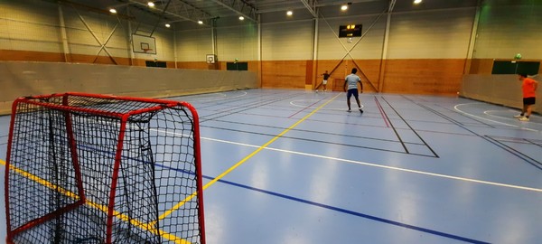 노르웨이 생활과학대학(NMBU) 실내축구 경기장 모습. 축구동호회 참석 인원수에 따라 축구장 크기와 골대 크기를 조정해 사용한다.  [이철규 북유럽특파원]