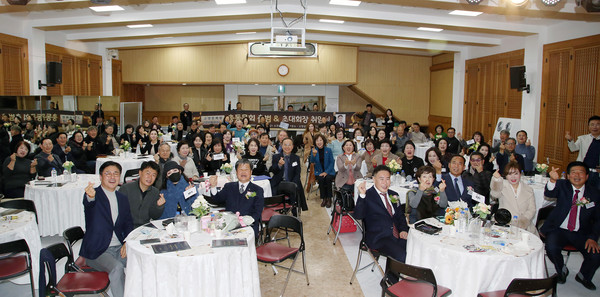 고양문화아카데미 총동문회가 고양문화원에서 출범식과 동문회장 취임식을 갖고 공식 출범을 알렸다.