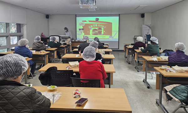 대화노인종합복지관이 총 28회기의 통합 치매예방 프로그램 ‘호두교실’을 성공적으로 운영했다.