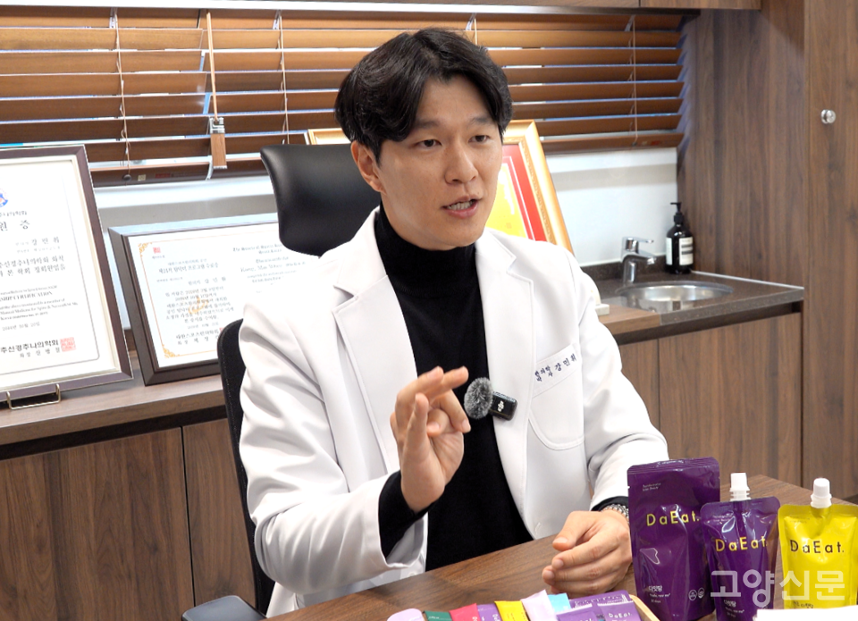 강민휘 다이트한의원 일산점 대표원장은 지난 5일 본지와의 인터뷰에서 올바른 '당질제한' 식단, 주사와 한방 치료의 차이, 난임 치료 성공 사례 , 지역사회 공헌 계획 등 다채롭고 실질적인 정보를 풀어냈다.