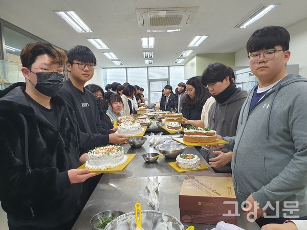 교육생들은 우리 농산물을 이용한 당근케이크를 만들며 수료식을 가졌다.
