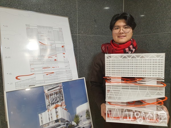 조성진씨가 졸업 작품으로 선보인 'Theme Tower 도심 속 수직테마파크' 단면도와 이미지를 보여줬다.