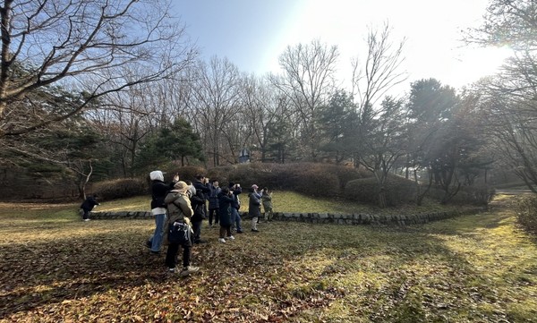  사람들은 새들을 탐조(探鳥)하고, 글쓴이는 사람들을 탐인(探人)한다.  [사진=김수지]
