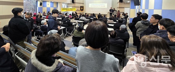 급박하게 마련된 정담회였음에도 불구하고 최근 트램 발표 등 지역 현안을 향한 가좌동 주민들의 뜨거운 관심이 이어지며 행사장 좌석이 빈틈없이 메워졌다.