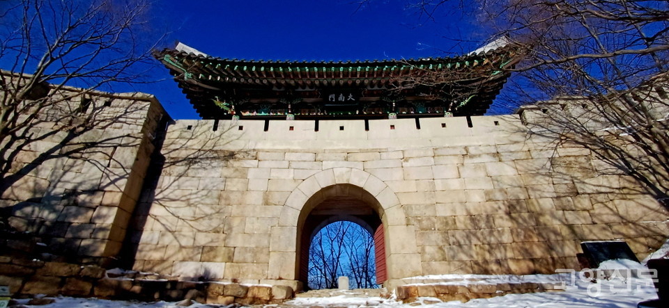 처음에는 소문으로 만들어졌다가 대문으로 승격된 북한산성 대남문. 