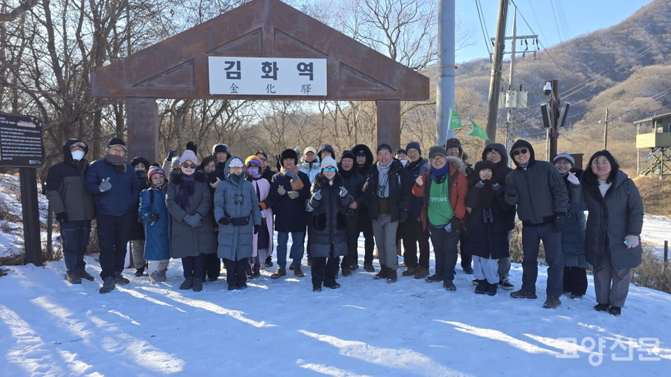 용양보 생태공원의 김화역 철길 포토존. [사진=박경만]