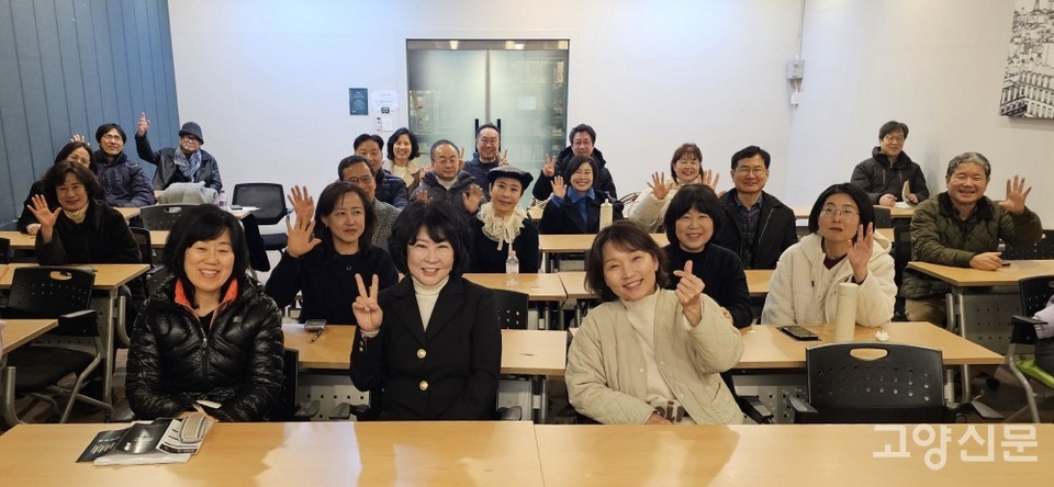 인문학모임 귀가쫑긋은 매달 흥미로운 강사와 주제를 선정해 강연을 개최하고 있다. 