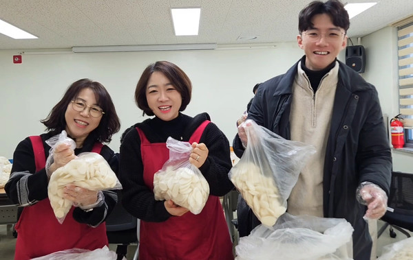 함윤희 고양YWCA 사무총장(가운제)과 최승원 고양시의원(오른쪽)도 함께 자리했다.