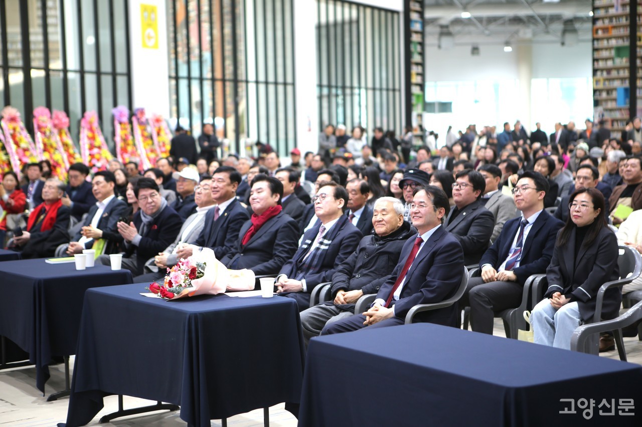 이날 북콘서트에는 김문수 전 고용노동부 장관(행사 중간에 참석), 이재오 민주화운동기념사업회 이사장, 정우택 전 국회부의장, 원유철 전 국회의원 등이 참석했다.