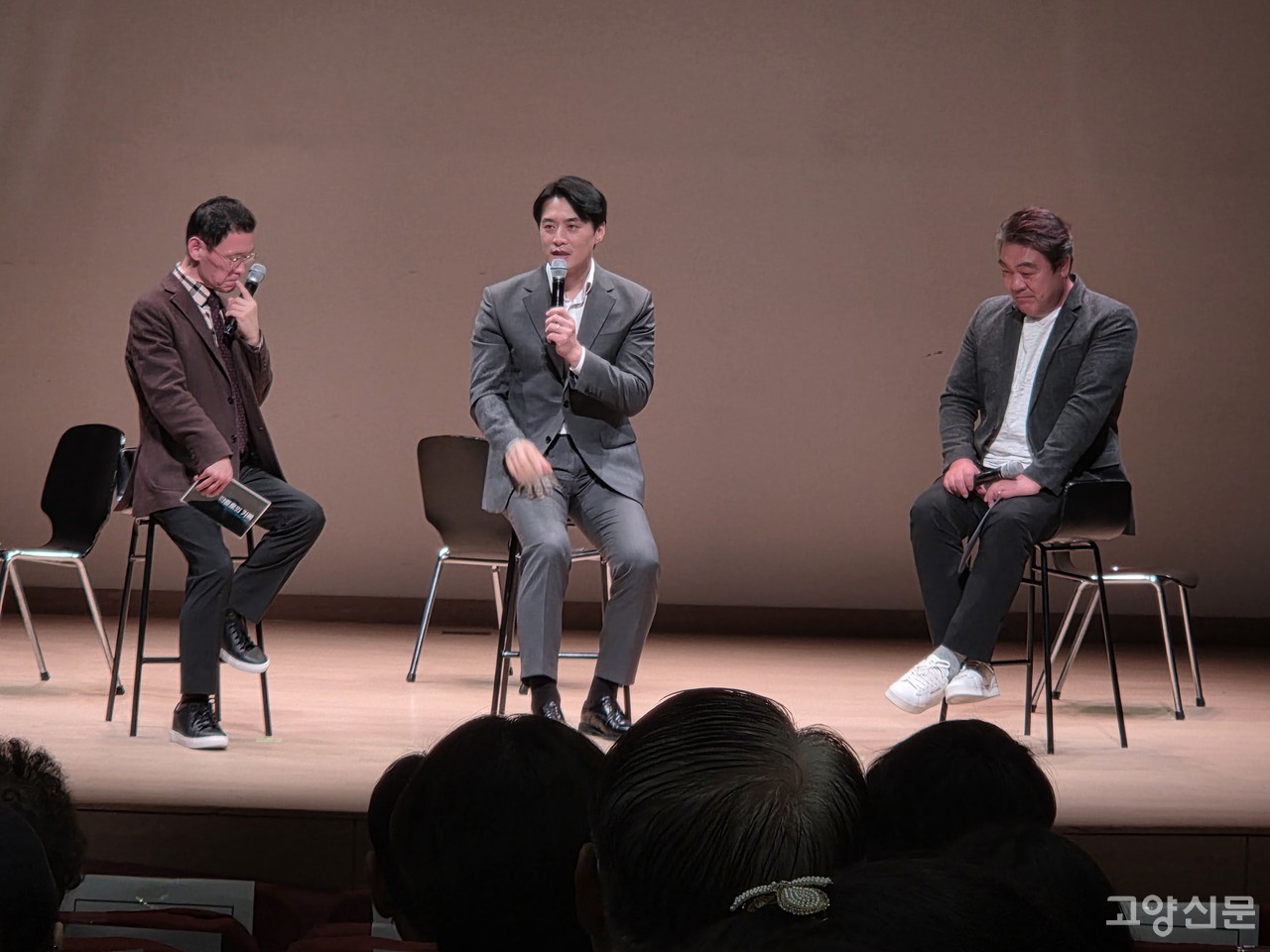 2부 순서에서는 개그맨 노정렬의 진행 아래 배우 이원종이 패널로 가세해, 한 의원의 고난 극복 사례와 정책적 비전을 조명하는 토크 콘서트가 펼쳐졌다.