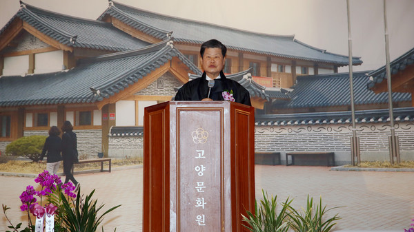이임 김용규  원장이 퇴임사를 하고 있다.