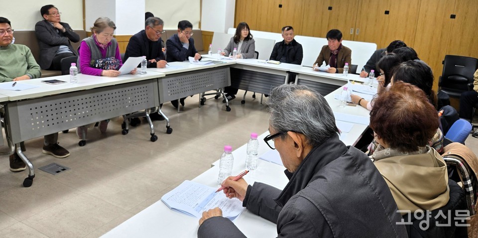 이날 간담회에서 주민들은 GTX-A 개통에 맞춰 평일과 주말 구분 없는 15분 이내 배차 간격 단축과 057번 노선의 7분대 운행 확약을 강력히 요구했다.