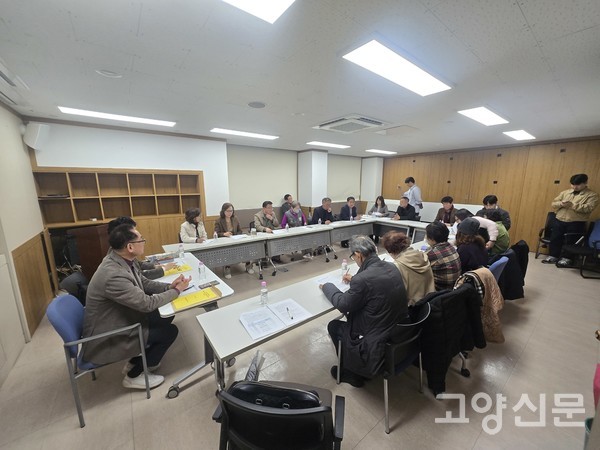 주민들은 철도산업정보센터 데이터를 근거로 파주시의 선제적인 100억원 예산 투입과 10분 배차 사례를 제시하며 고양시의 즉각적인 대책 마련을 촉구했다.