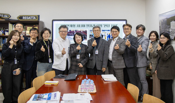 시니어 일자리 사업 관련 간담회에 함께한 양 기관 관계자들.