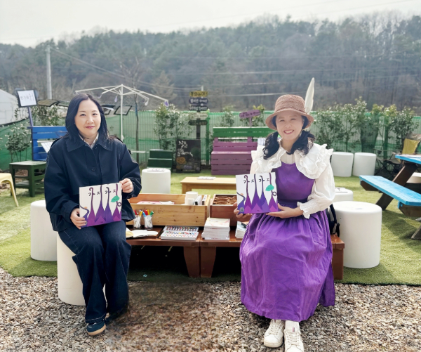 (왼쪽부터) 장성은 작가와 이선정 동화놀이터 대표 [사진제공 = 동화놀이터]
