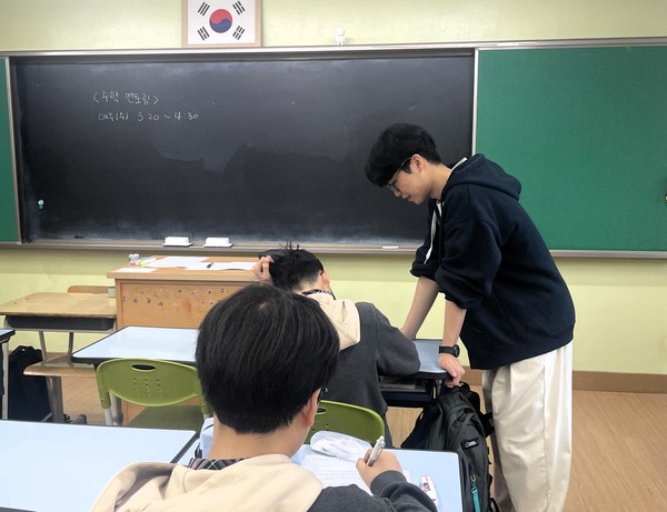 한국항공대학교와 고양교육지원청이 12년째 이어온 ‘학습 멘토링’ 현장.