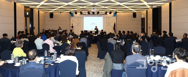 고양경제포럼과 고양상공회의소가 공동으로 주관한 이번 행사는 중동 사태에 따른 세계 경제의 변화를 진단하고 올해 한국 경제 전망과 기업의 생존 전략을 집중적으로 논의했다.