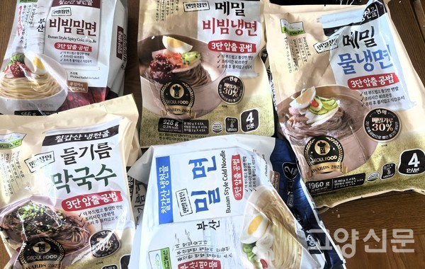 주정침지법과 자연건조 공법으로 쫄깃한 식감을 구현하고 메밀 함량을 30%까지 높인 냉면 제품군은 대기업도 흉내 내지 못한 칠갑농산만의 자랑이다.