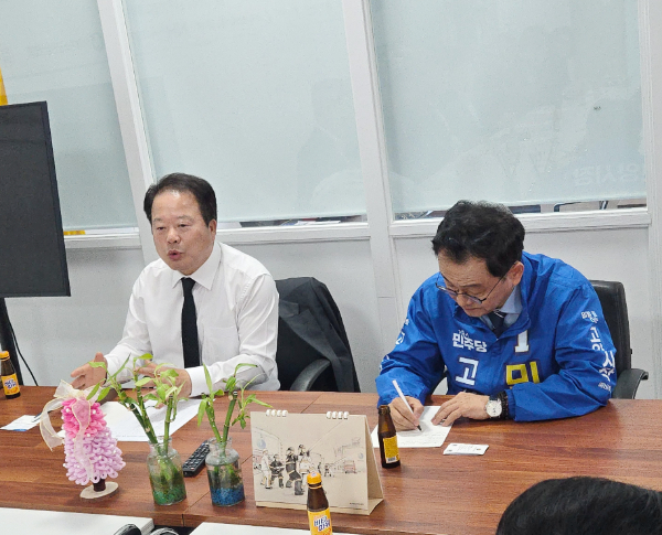 (왼쪽부터) 김용락 고양시소상공인연합회장과 민경선 고양시장 후보 [사진 = 고양특례시소상공인연합회]