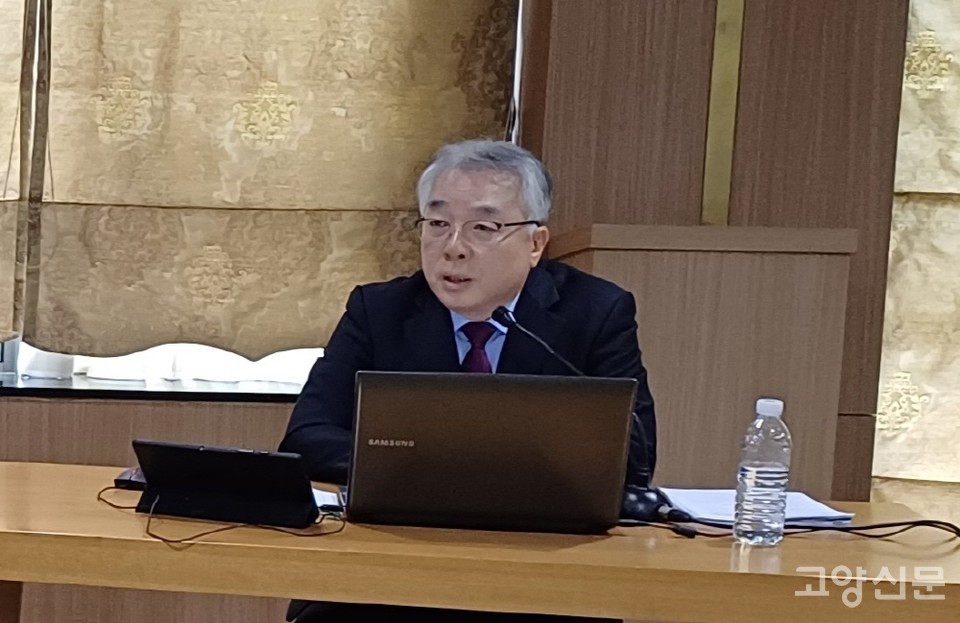 논리적인 진행으로 토론회를 이끈 김영수 연합회 상임고문. 