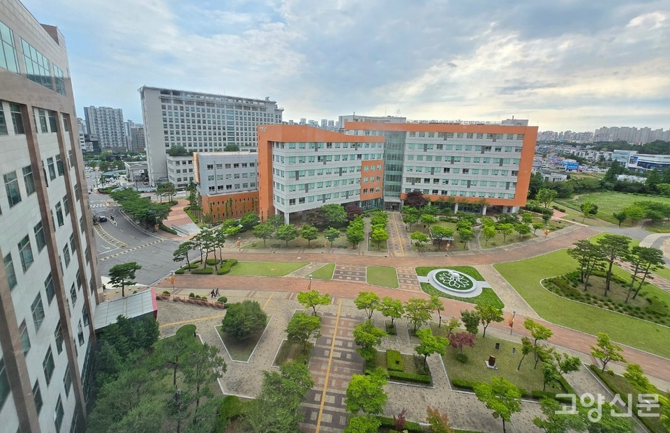 일산동구 식사동에 위치한 동국대학교 바이오메디캠퍼스(BMC) 약학관 전경. 이곳은 경기 북부 최고 수준의 인재들이 모여 미래 바이오메디 산업 등을 이끌 원천 기술 연구와 학문적 내실을 다지는 핵심 거점이다.