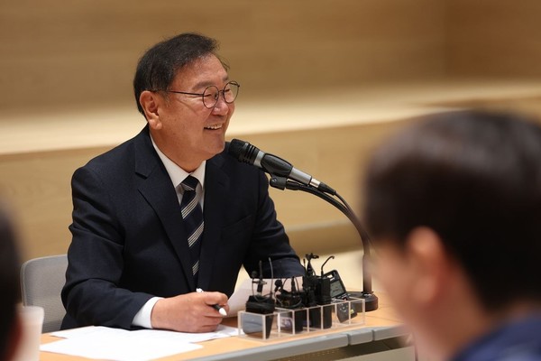 18일 오전 열린 '공정·혁신·포용 경기준비위원회' 기자간담회에서 김태년 준비위원장이 발언하고 있다. 준비위 제공.