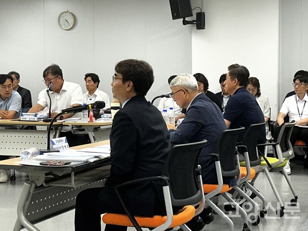 22일 오후 진행된 민경선 고양시장 당선인 고양대전환준비위원회 건설·교통분과 소관 도시디자인담당관, 시민안전담당관, 재난대응담당관 업무보고 현장.