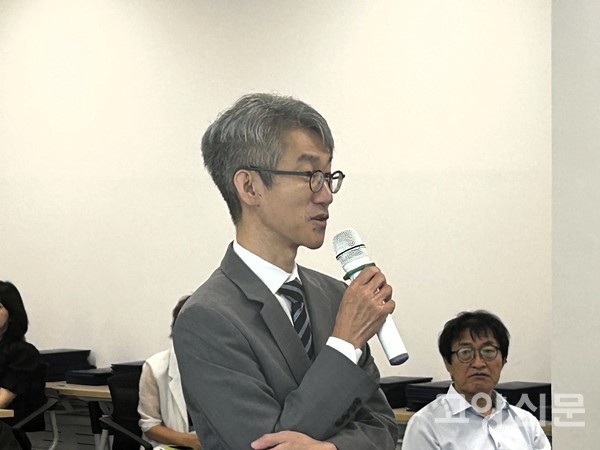 창조혁신캠퍼스 성사에서 개최된 '민선9기 고양대전환준비위원회' 자문위원 위촉식에 발언하는 천경득 자문위원.