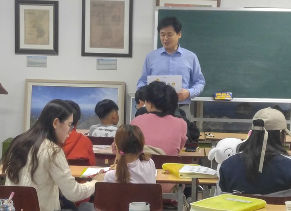 길종성 의원은 지난 수년간 고양시 초등학교 특강을 통해 미래의 주역인 아이들에게 독도의 올바른 역사와 소중함을 알리는 한편, 독도 수호는 정당과 정치를 초월해 온국민이 한마음으로 실천해야 할 책무임을 강조해왔다.