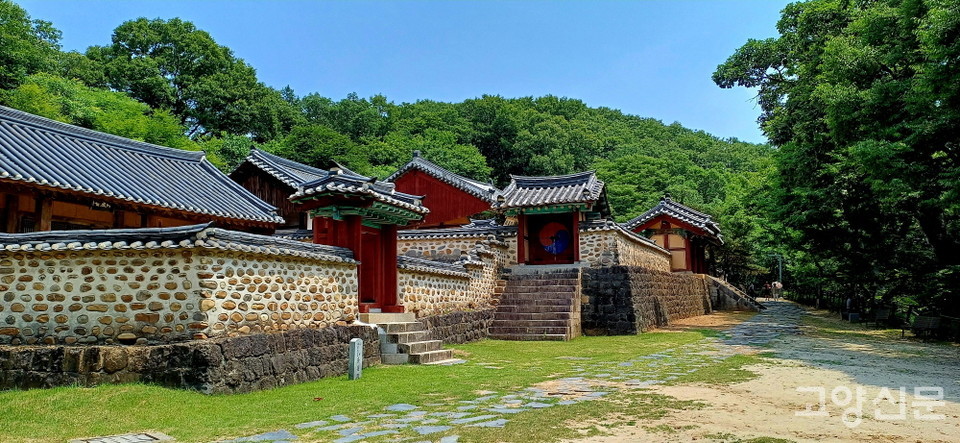 고려 4왕과 16충신을 배향한 사당인 연천 숭의전.