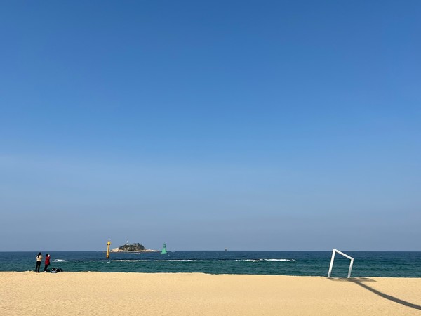 한자의 235개 부수는 세상을 한 획으로 정리하는 한 일(一)에서 시작한다.  