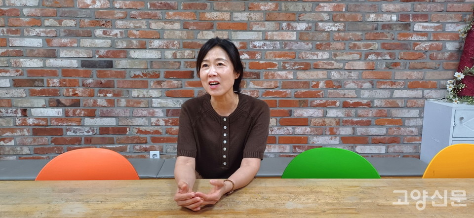 "두레아트홀을 대관하는 것만으로도 이웃의 아동과 청소년들을 후원하는 것"이라고 말하는 최성복 센터장.  