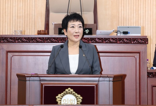 고양시의회에서 5분 자유발언을 하는 김수진 의원.
