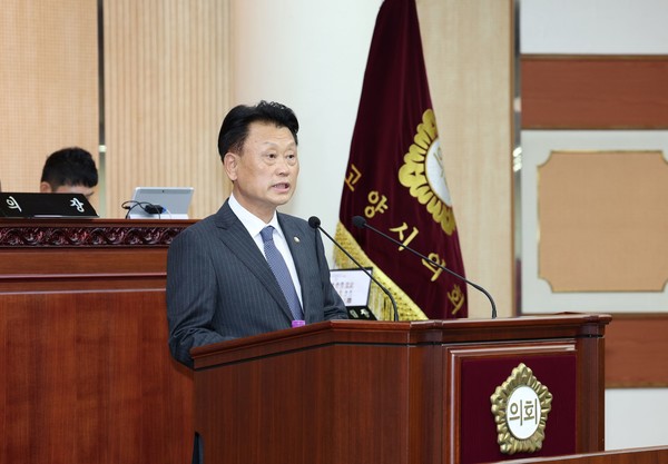 고양시의회에서 5분 자유발언을 하는 김학영 의원
