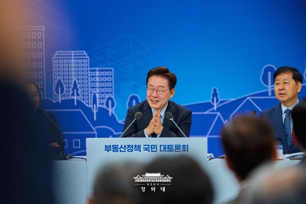이재명 대통령이 23일 서울 여의도 KBS 별관에서 열린 '부동산정책 국민 대토론회'에서 발언하고 있다. 청와대 제공.
