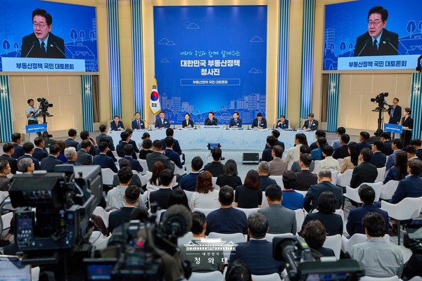 23일 열린 '부동산정책 국민 대토론회'에는 시민단체, 공인중개사, 학계 전문가 등 국민 140명이 참석해 다양한 의견을 나눴다. 청와대 제공.