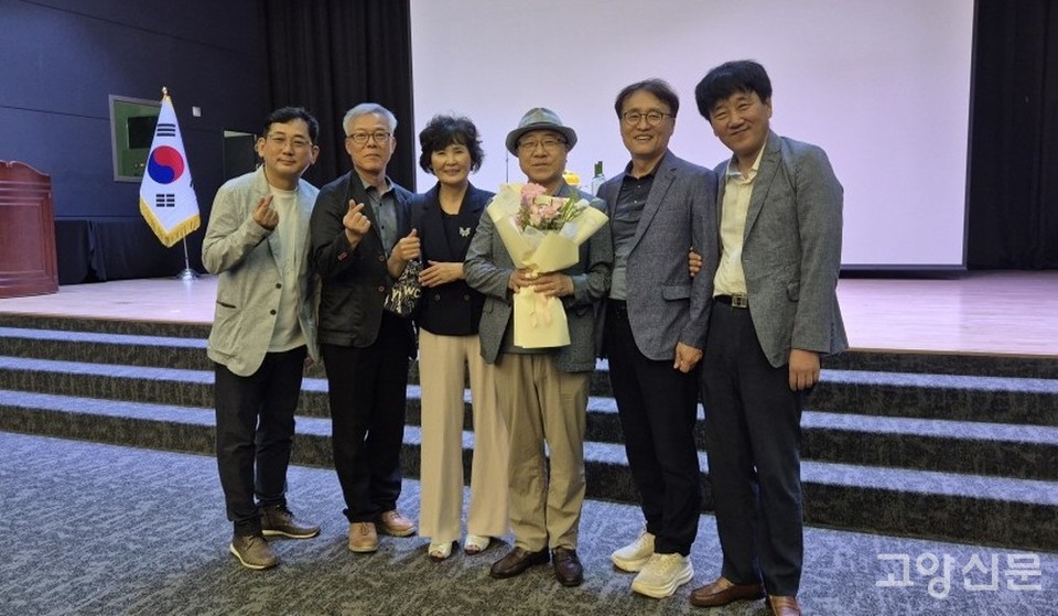 아름다운 시민상 수상을 축하하는 이웃들. 